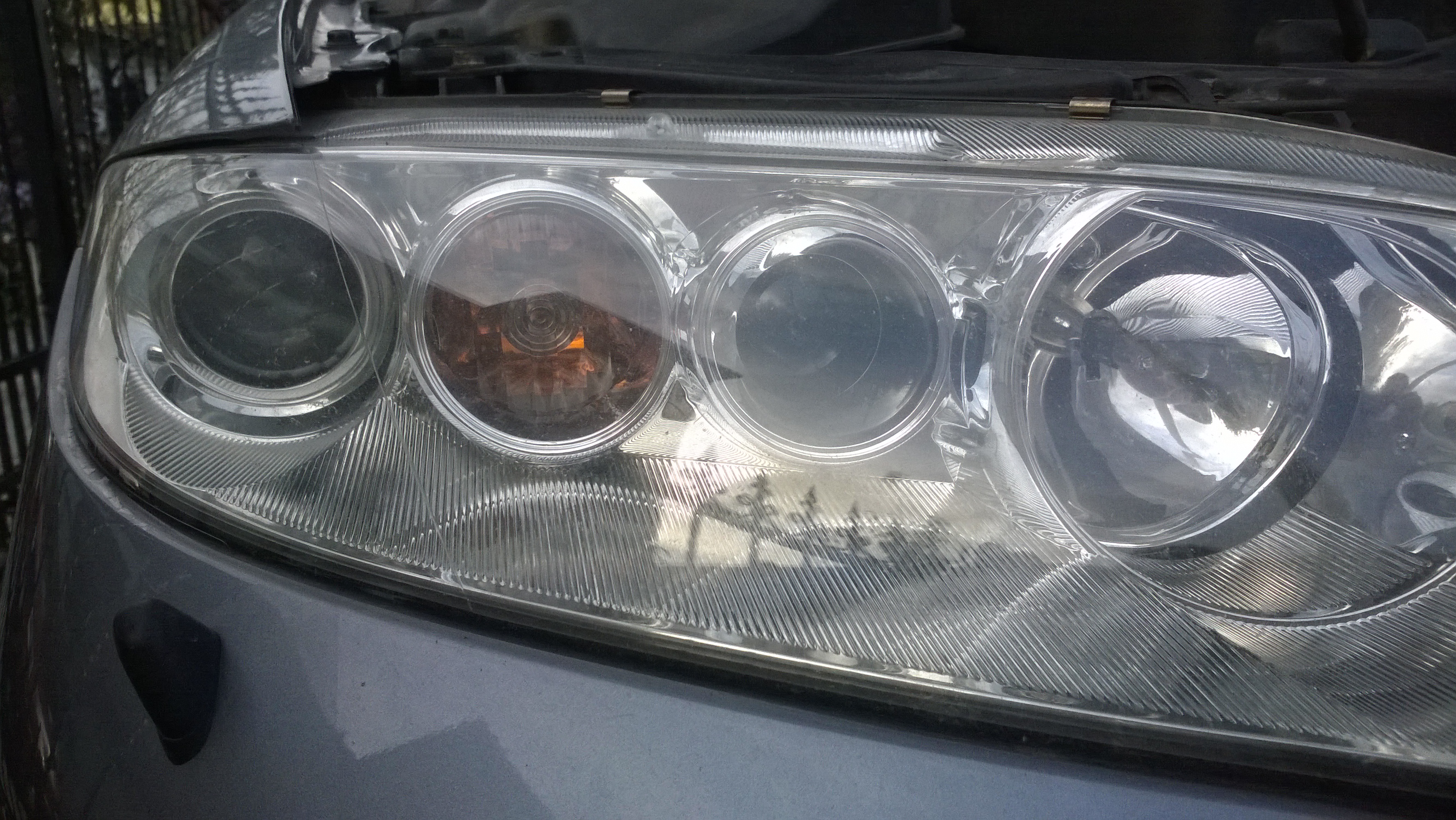 Mazda 6 Forum • Jak rozpoznać zmatowiałą soczewkę lampy