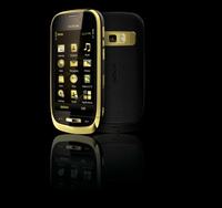 Nokia Oro C7 ze sk�rzan� klap� i 18-karatowym poz�oceniem