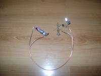 latarka z bia�ym led-em zasilana z baterii 1.2V