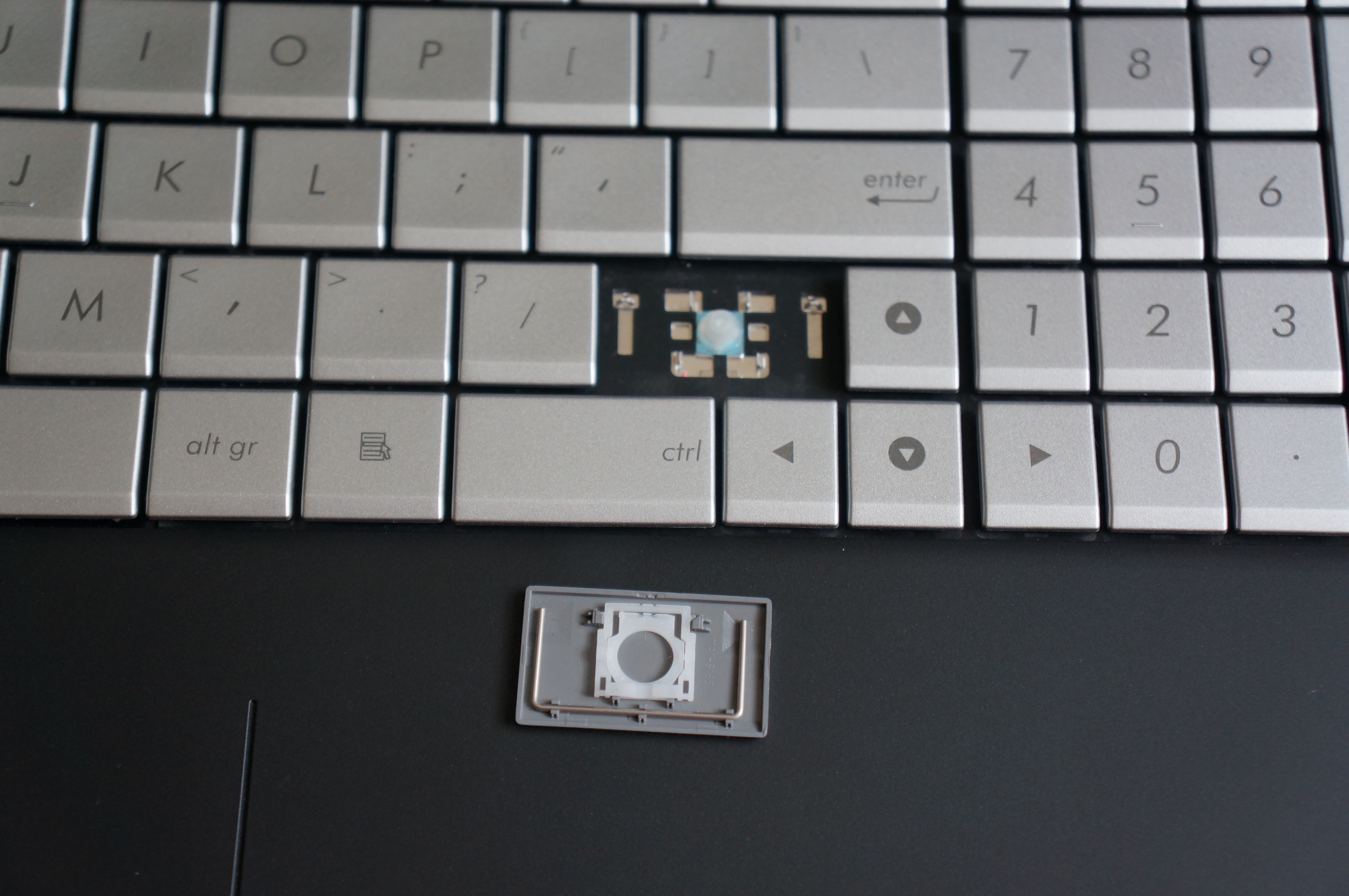 Problemy z klawiaturą laptopa. Brakujące klawisze – uzupełnianie.