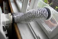 Klimatyzator kompaktowy przeno�ny - wyprowadzenie rury - OKNO/PIWNICA
