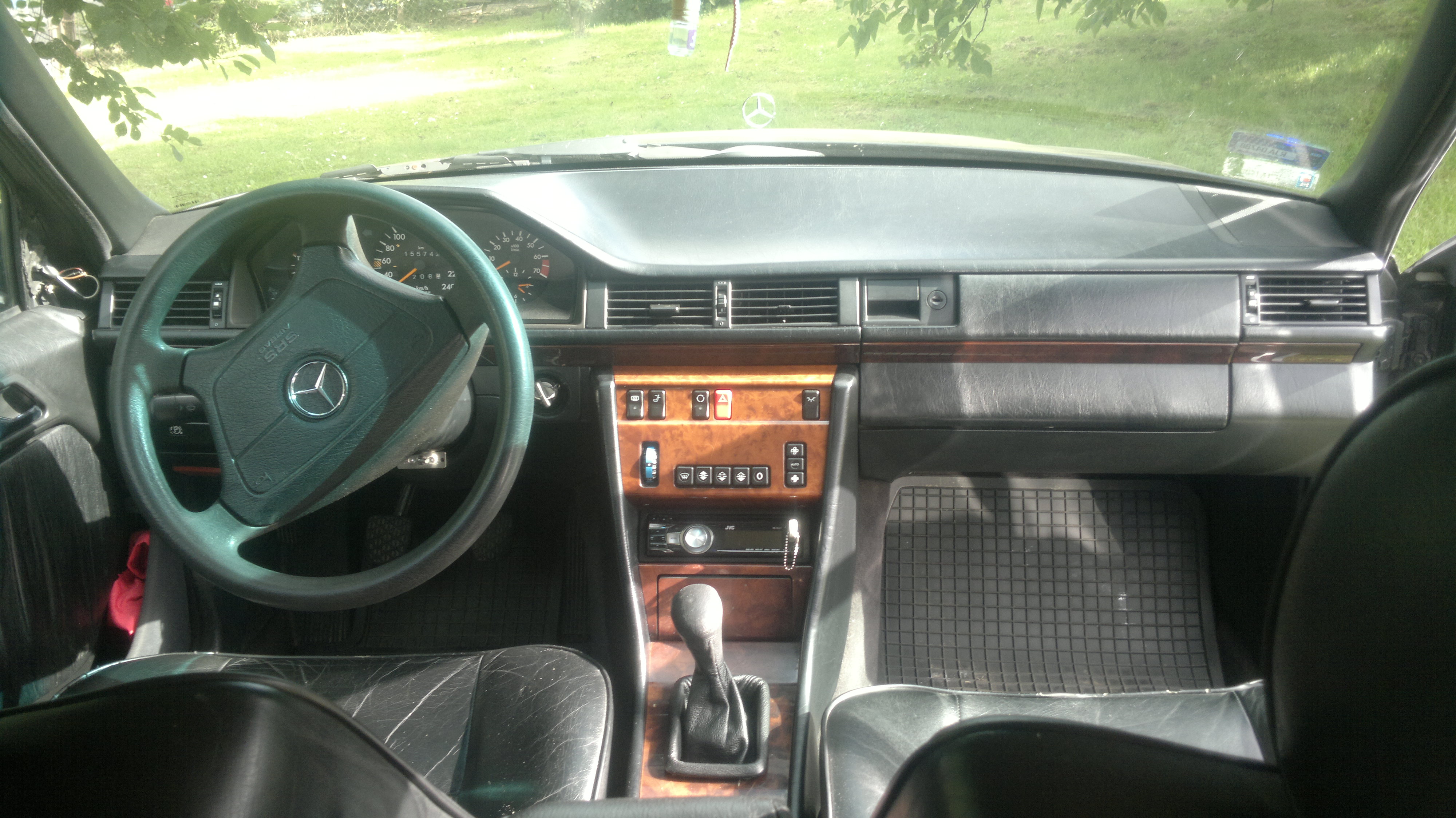 Mercedes panel