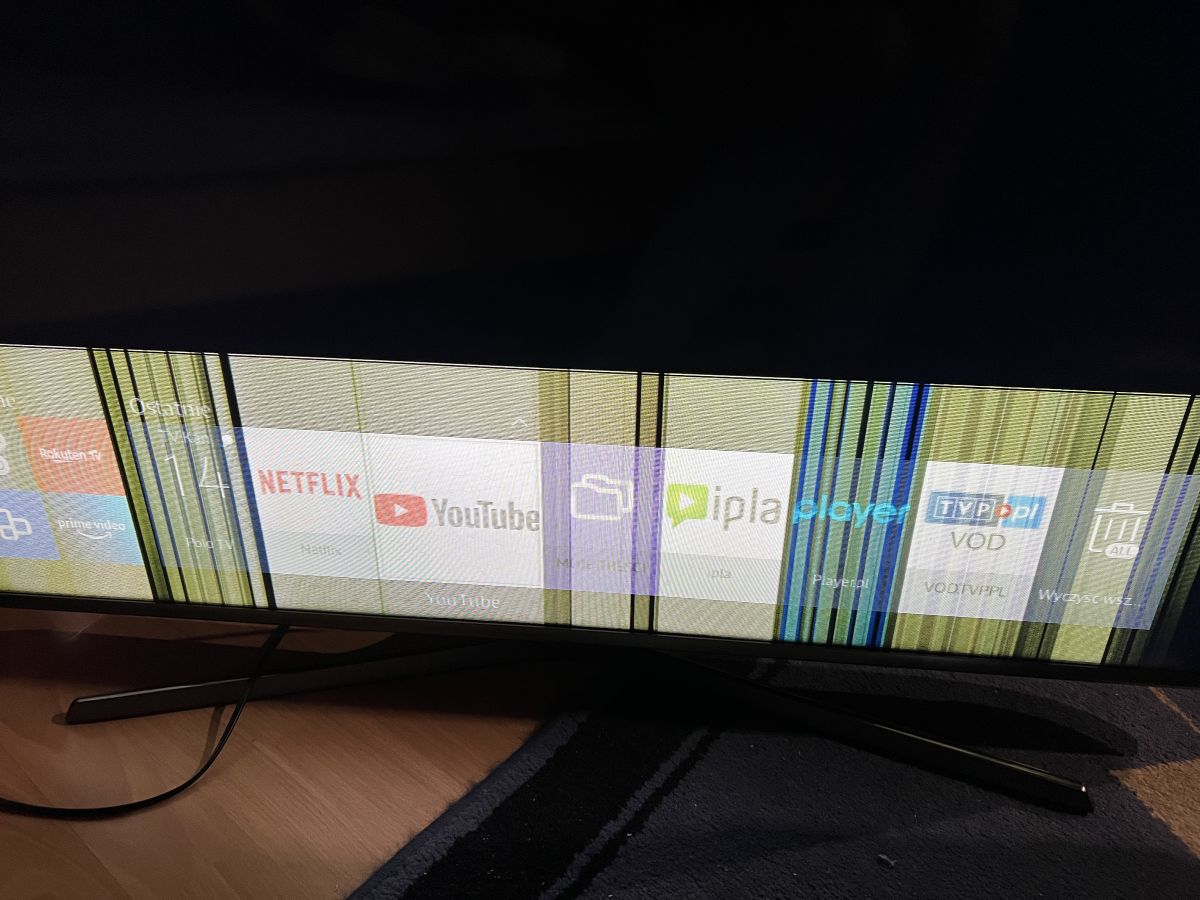 Zielone Paski I Artefakty Na Ekranie Telewizora Samsung UE43J5600AW