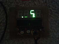 Prosty termometr jednouk�adowy z wy�wietlaczem LED