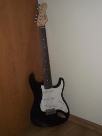 [Kupi�] Gitara Squier Bullet Stratocaster