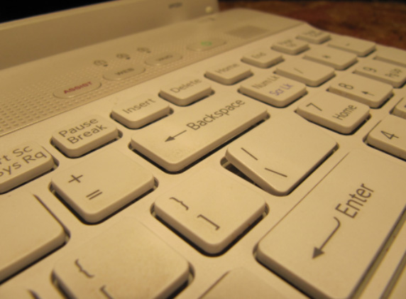 Problemy z klawiaturą laptopa. Brakujące klawisze – uzupełnianie.