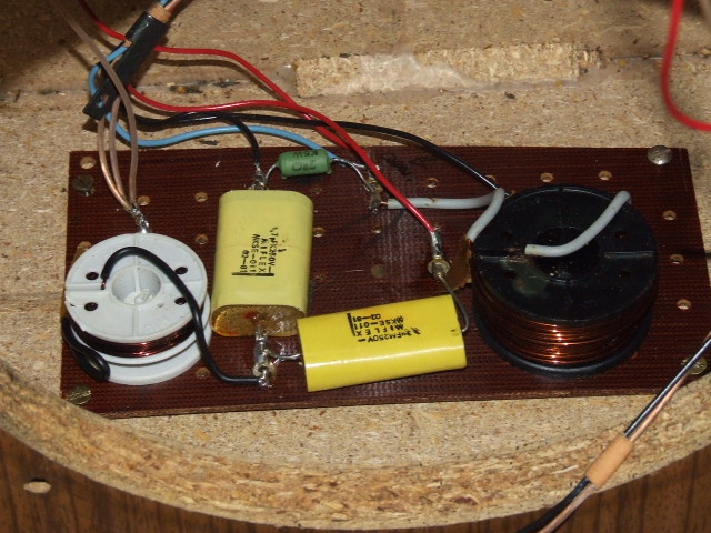 posiadam dwie skrzynie po kolumach , jakie głośniki?? HELP