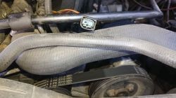 Sprinter 313 CDI 2002r, silnik 2.2 dcm3: Identyfikacja wtyczki czujnika ciśnienia doładowania