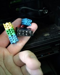 VW GOLF 4 1.6 AKL 1999 - Podłączenie radia - przewody i wtyczki