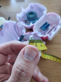 Wymiana akumulatorka. Zabawka odtwarzacz Króliczek Alilo