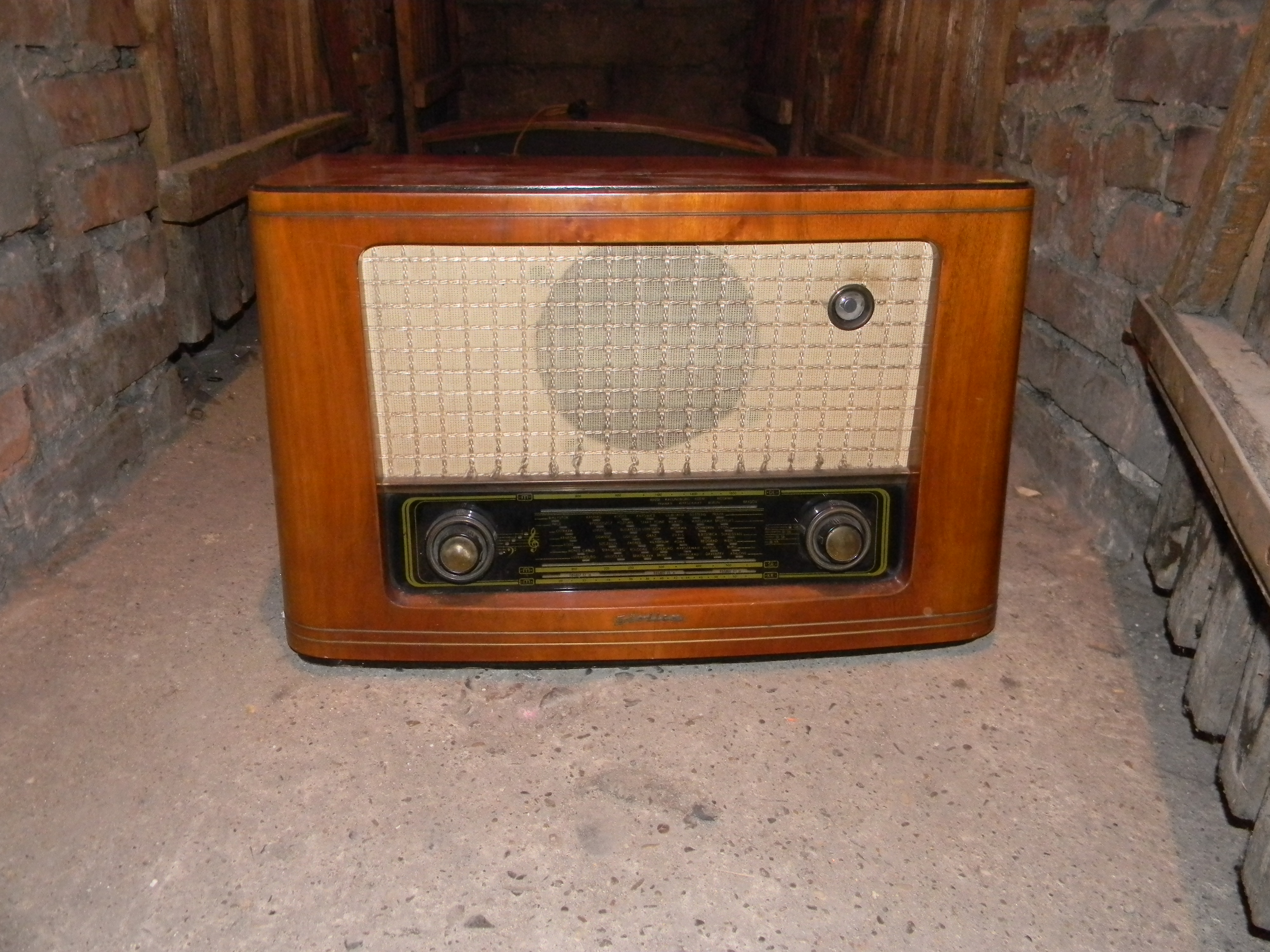 wycena-starych-lampowych-radioodbiornik-w-nieznane-marki-stan-nieznany