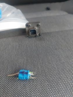 Montaż kamery cofania BMW i3 w Warszawie - szukam fachowca do podłączenia oryginalnej wtyczki