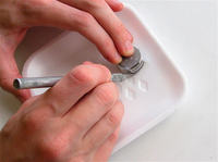 Łódka bez silnika i wioseł, a pływa.