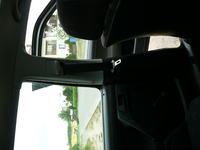 Jak zdemontować osłonę słupka środkowego w Golfie III ?