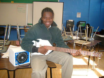 Wzmacniacze gitarowe i gitary zbudowane przez dzieciaki