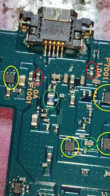 Brak ładowania i wykrywania konsoli PSP-3004 przez port mini USB - podejrzane bezpieczniki