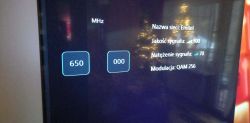 Ekran telewizora z częstotliwością 650 MHz i siłą sygnału 70, jakość 100