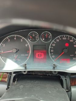 Audi s4 b5 1.8 quattro - Migający wykrzyknik w nawiasach