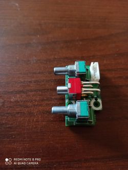 Poszukiwany potencjometr do regulacji głośności w konsoli DJ Numark