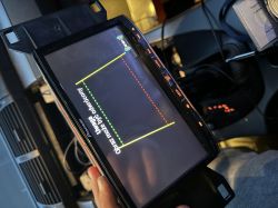 Ekran radia samochodowego Pioneer AVIC-F70DAB z liniami pomocniczymi cofania, brak obrazu z kamery cofania.