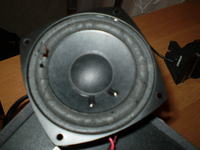 (Logitech X-240) Głośność, rozerwany element głośnika