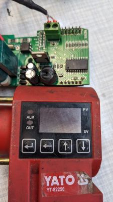 Jaki układ scalony obsługuje wyświetlacz w zgrzewarce do rur PP