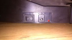 Jak włączyć robota sprzątającego bez pilota i dokumentów?