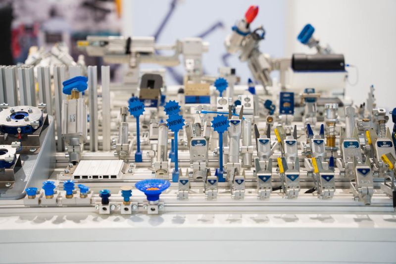 Mock-up with various industrial automation parts and pneumatic grippers