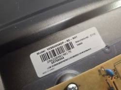 Naklejka z modelem VES6000NDP-N2-N47 na tylnej obudowie matrycy LCD