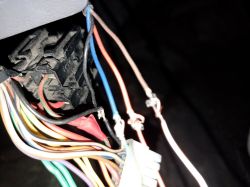 Odłączanie autoalarmu Cobra 3175 - brak reakcji Ford Transit 2004, ukryte przewody