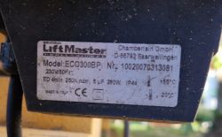 Siłownik LiftMaster ECO300 czy jeszcze można kupić jako nowy?