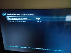 Ekran ustawień poziomu subwoofera z widocznym poziomem 0 dB.