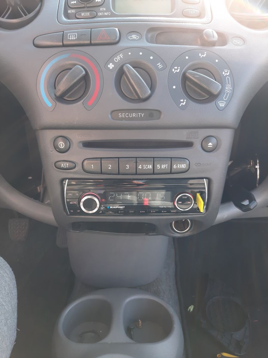 [Rozwiązano] Toyota Yaris '99 Brak dźwięku z głośników