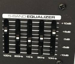 Ustawienie equalizera dla basu w kolumnach VONYX VPS122A i mixerze Behringer XENYX 802