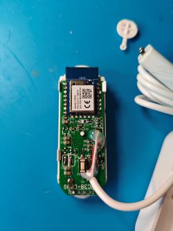 Open interior of a sensor with a circuit board and CB3S module.