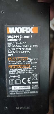 Zasilacz WORX z wyjściem 24-28 V i prądem 1500 mA.