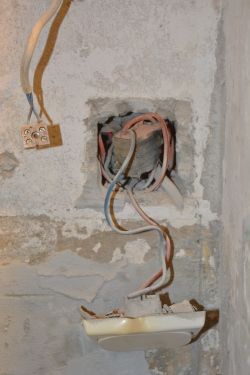 Zdjęcia najlepszych i najgorszych instalacji elektrycznych.