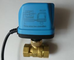 Wnętrze elektrozaworu z silnikiem i przekładnią