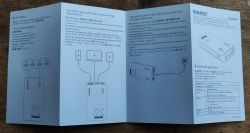 Instrukcja obsługi powerbanku Romoss Sense 4SF rozłożona na stole, widoczne rysunki portów i tabelka parametrów technicznych.