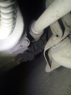 Locating the Oil Level Cap for Gearbox Oil Change in Peugeot 206 1.4 75km Locating the Oil Level Cap for Gearbox Oil Change in Peugeot 206 1.4 75km