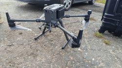 Dron DJI Matrice 300 na ziemi