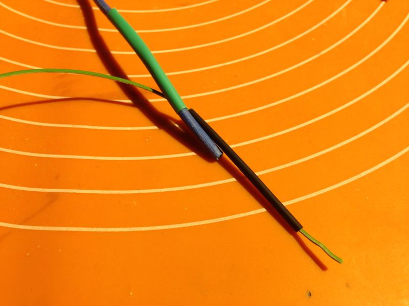 Izolacja - ważny element nawet w konstrukcjach DiY. Zestaw podręczny w pudełku.