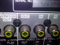 Brak wyjść na subwoofer+podłączenie ampli.