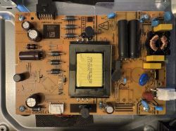 Netzteilplatine mit Transformator, Kondensatoren und weiteren Bauteilen