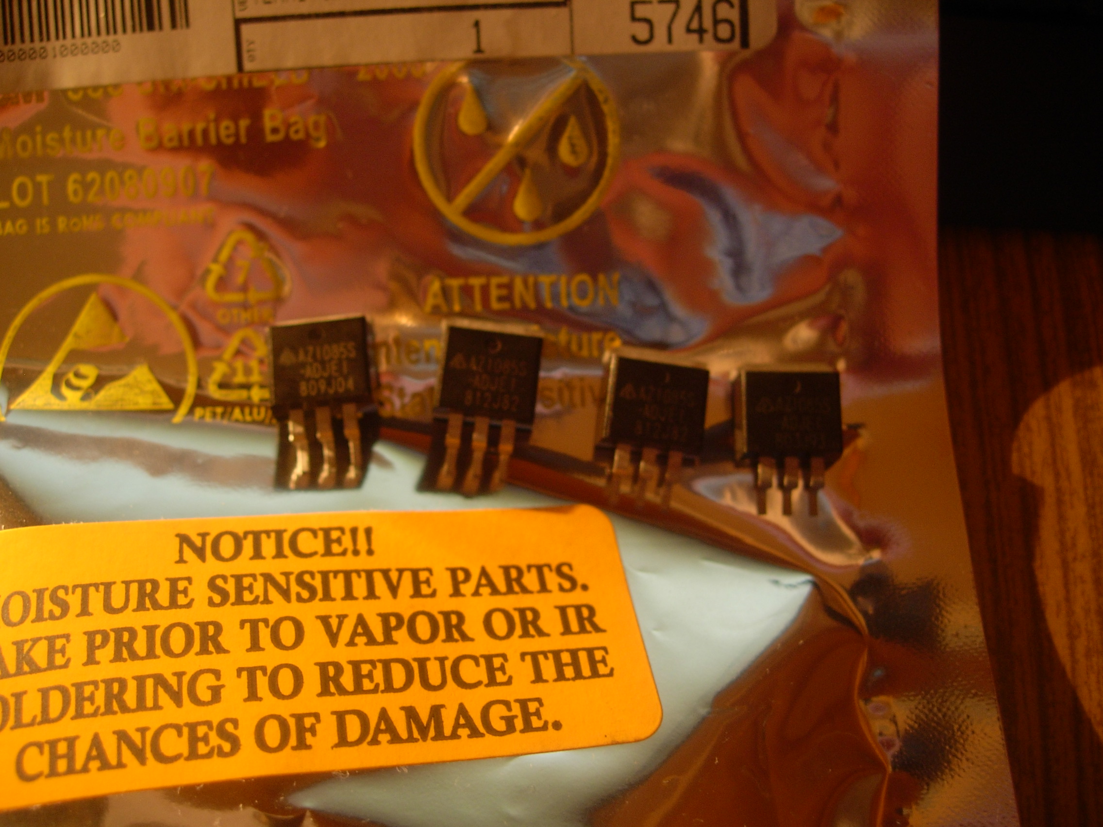 Sprzedam AZ1085S 20zł/szt (okazja)(regulatory napięcia)