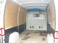 To jest zaczep ogranicznika otwierania drzwi