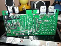 po połączeniu radia z wooferem wciąga głośnik, dlaczego?