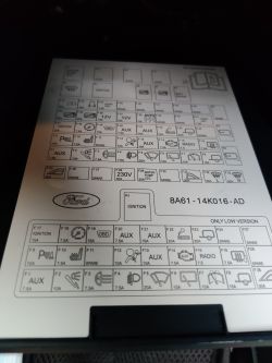 Ford Fiesta mk7 2009 - Przebicia w dodatkowym porcie USB