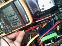 Poradnik, opis - różnica napięć zasilacza w programie a na mierniku.