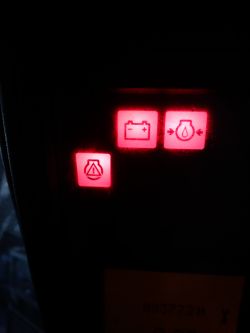 Linde h20: Kontrolka czerwona banka z trójkątem i wykrzyknikiem, nr 28 - instalacja gazowa